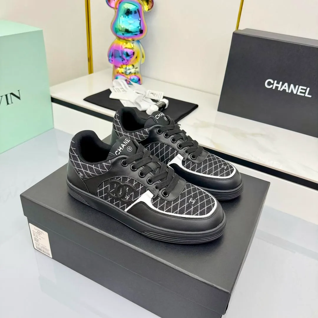 👟👟Ex-factory price 620👟👟High quality! ! ! CHANEL Chanel 25A latest thick-soled casual sports shoes. The counter is synchronized. The counter is very popular. It is a shoe that is very difficult to buy. The most popular thick-soled casual shoes on the Internet. As you can imagine, the most popular thick-soled casual shoes can not be missed. It has both good looks and comfort. Simple and versatile. The thick sole increases the height and is super versatile. Whoever wears it will look better. Upper: cowhide stitching. Lining: breathable mesh. Outsole: TPU original outsole. Size: 35-41 👉